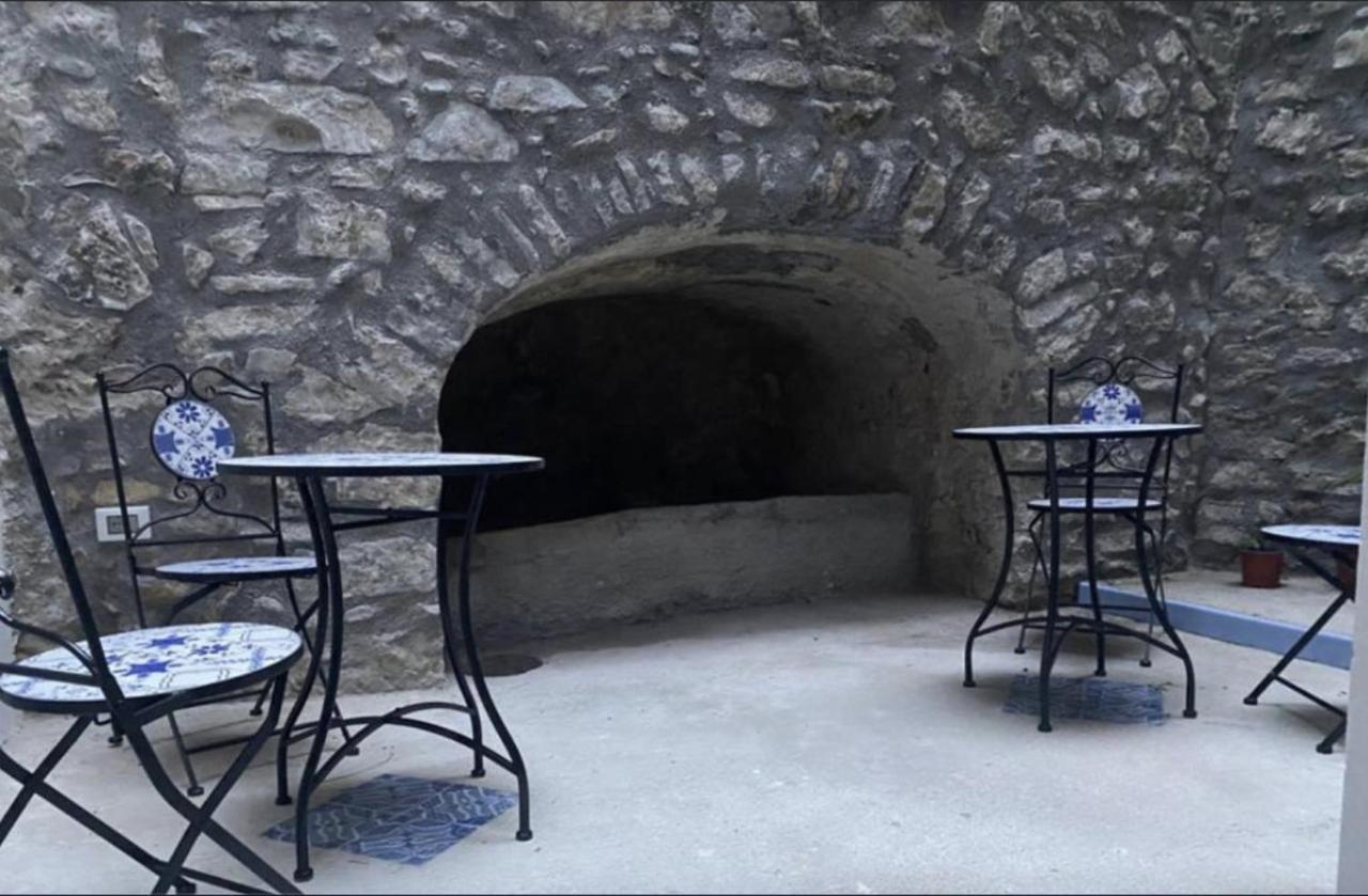 Patio1861 Apartment แตร์มินิ อิเมเรเซ ภายนอก รูปภาพ